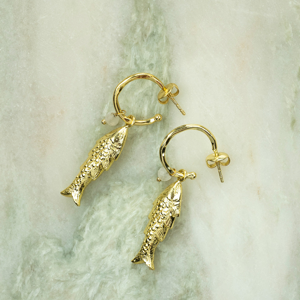 Pozlacené náušnice Rebel Fish – Moonstone