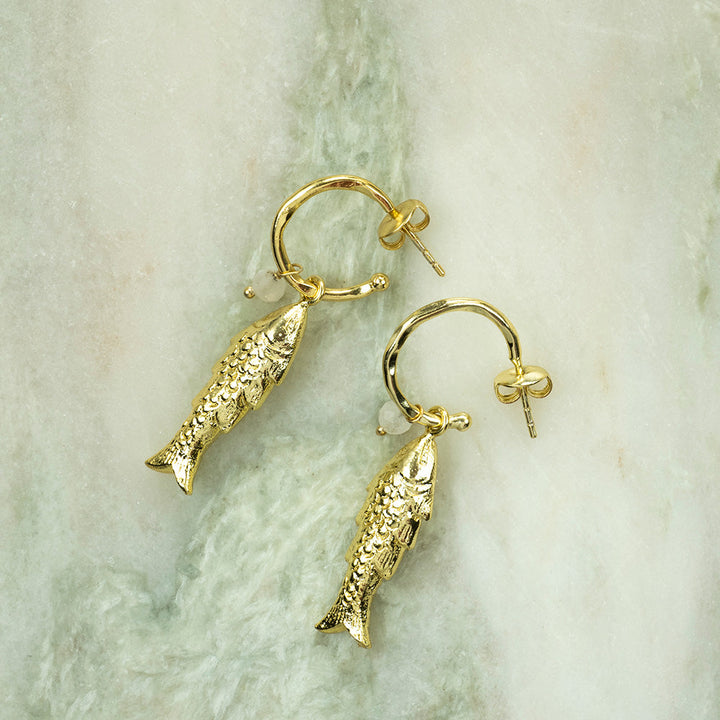 Pozlacené náušnice Rebel Fish – Moonstone