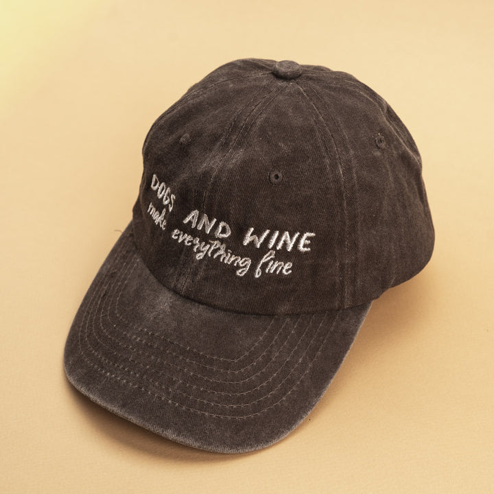 Kšiltovka Dogs &amp; Wine - Hnědá