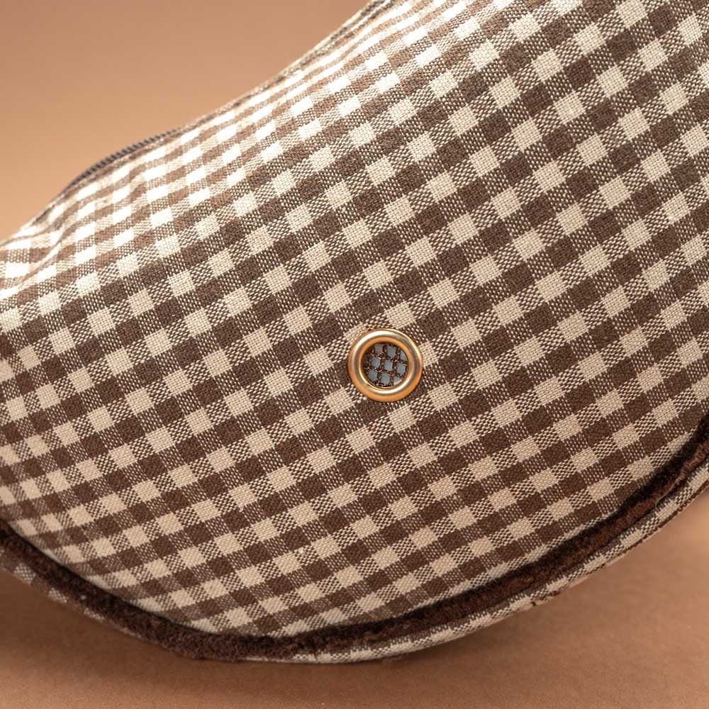 Moon Bag Cocoa Check – otvor na sáčky na zadní straně