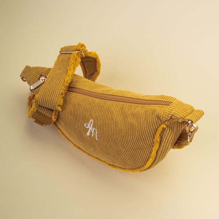 Moon Bag Honey Cord Crush – pohled na hlavní zip
