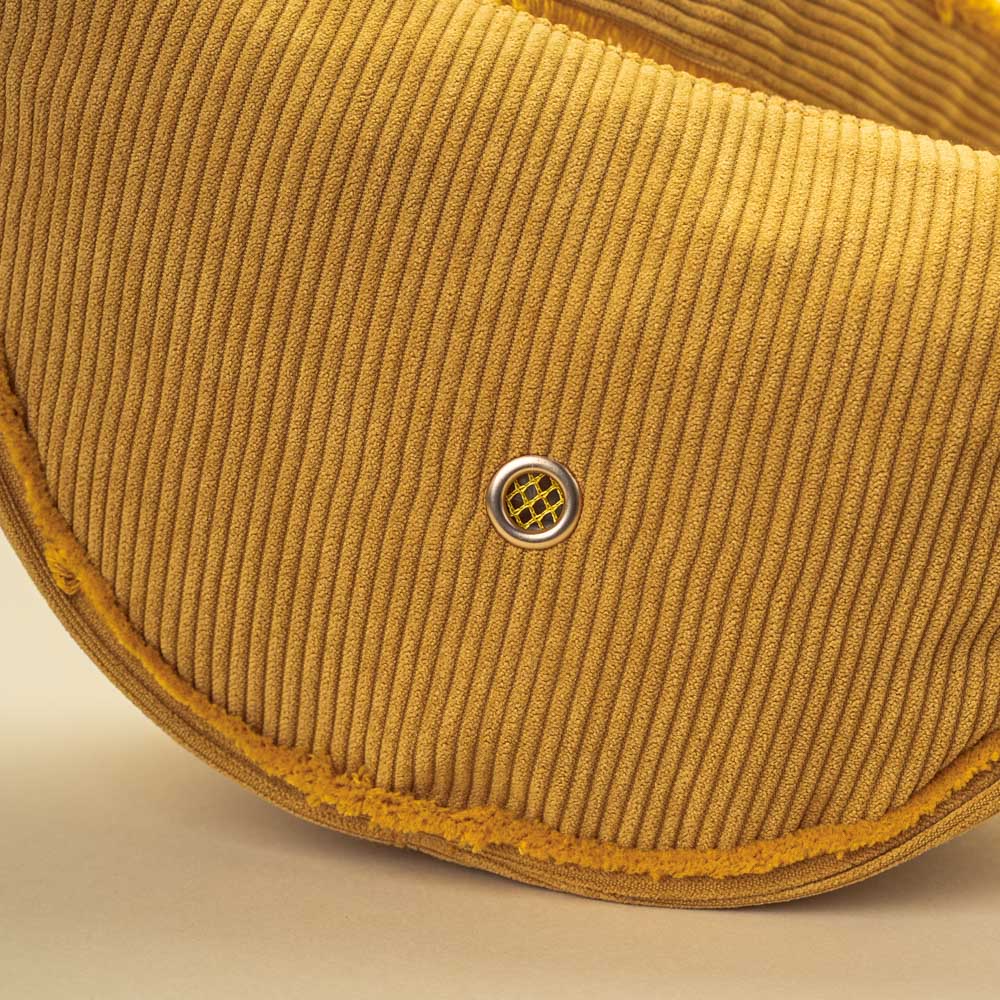 Moon Bag Honey Cord Crush – zadní strana s otvorem na sáčky