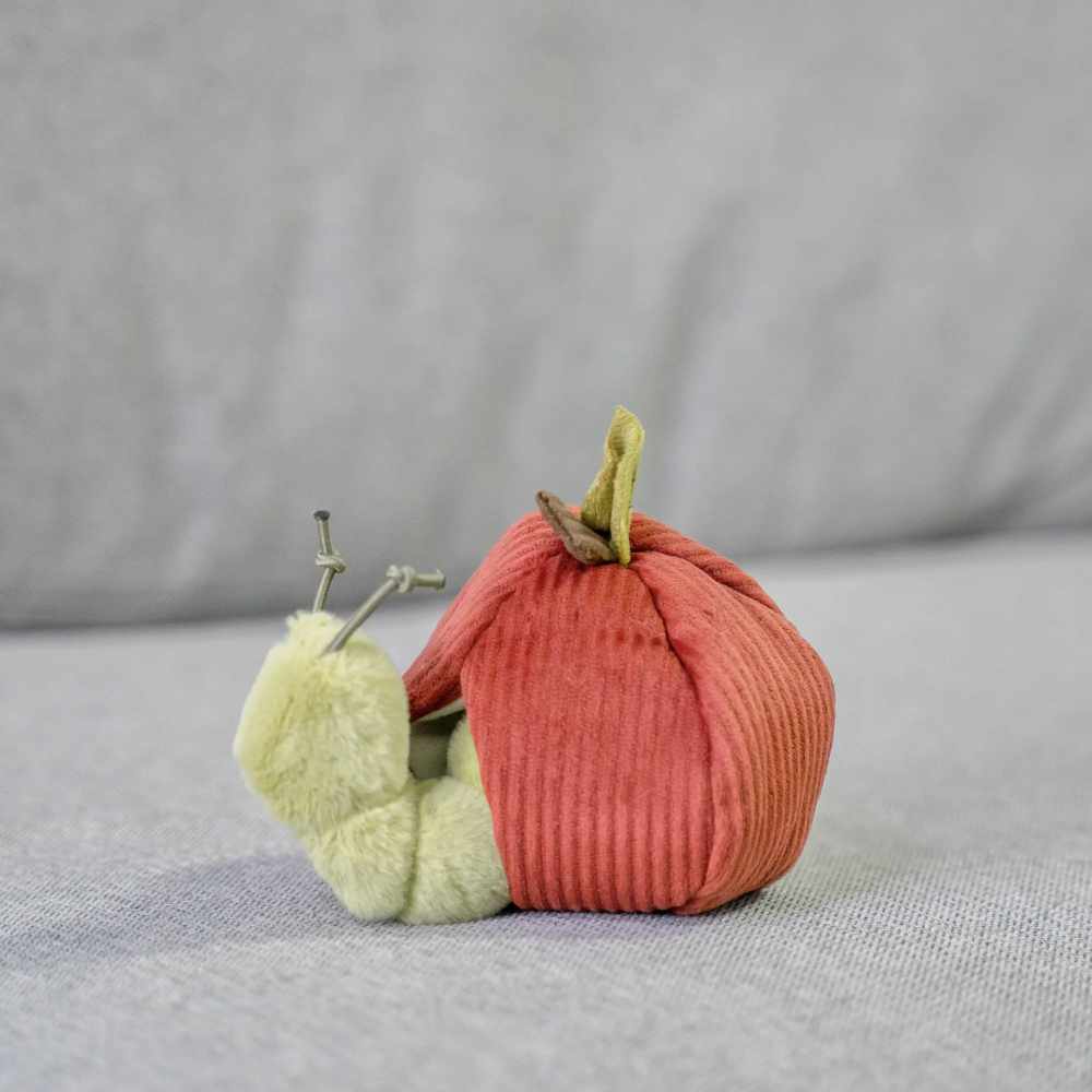 Apple – čmuchací jablíčko s červem