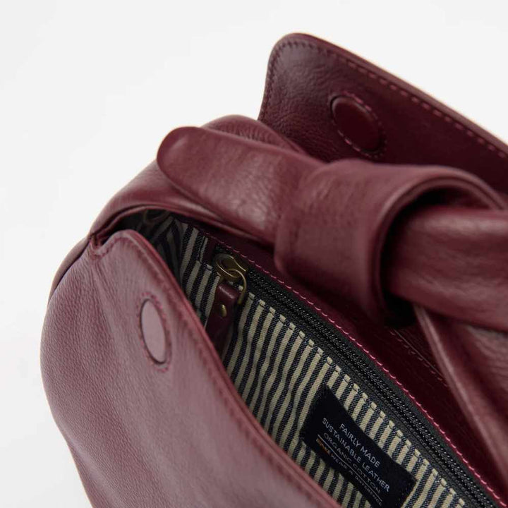 Kabelka O my Bag Amsterdam - Coco Croissant - Dark Cherry