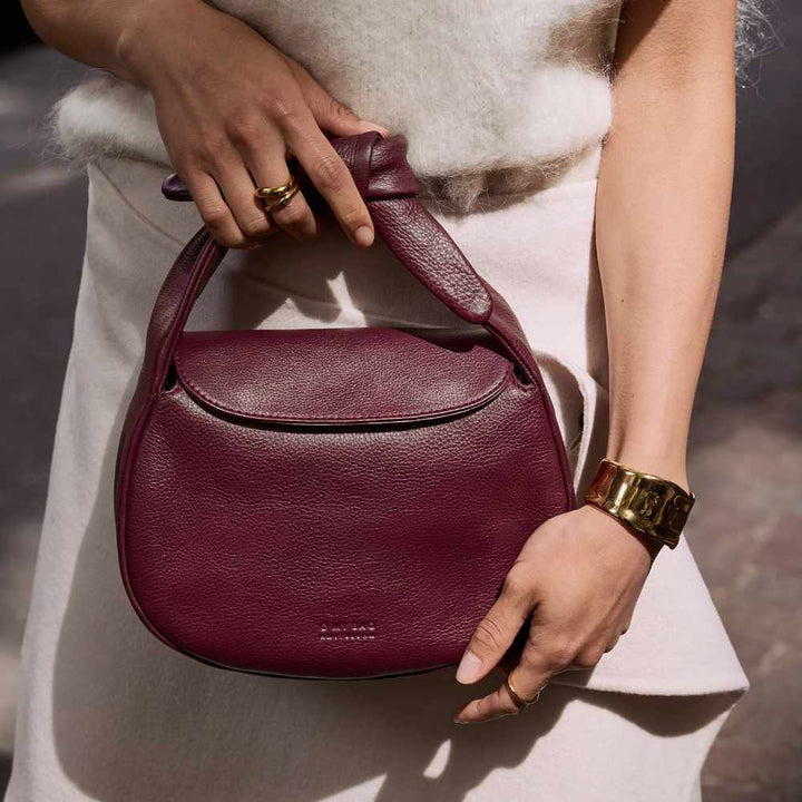 Kabelka O my Bag Amsterdam - Coco Croissant - Dark Cherry