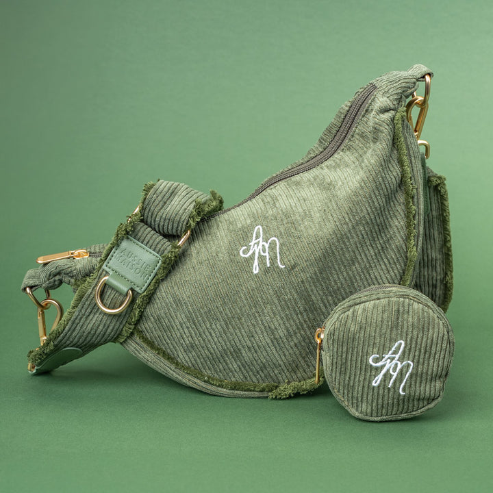 Moon Bag Khaki Cord Crush s připnutou kapsičkou na pamlsky