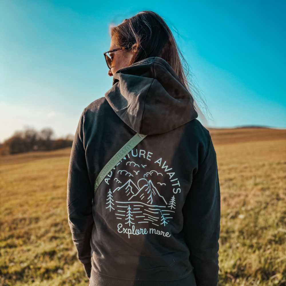 Unisex-Kapuzenpullover – Born to Explore