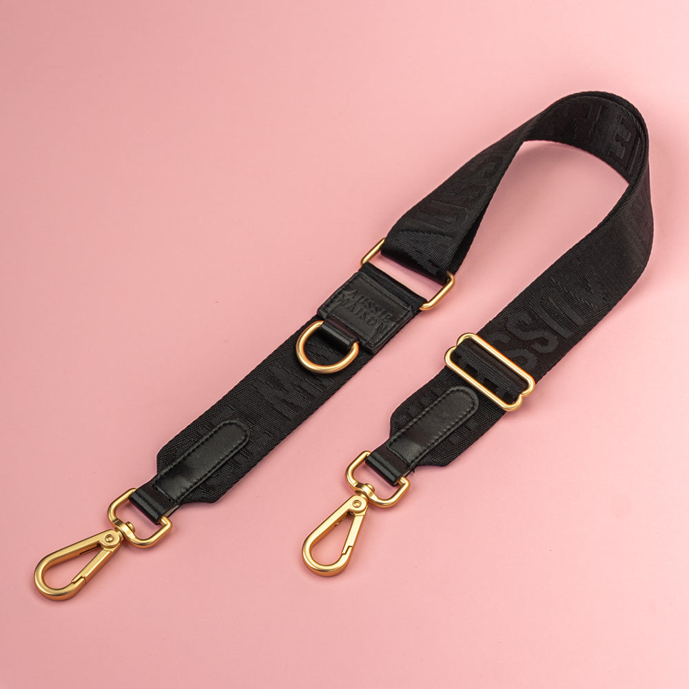 Popruh Signature Strap Black se zlatými karabinami
